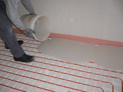 Screed being poured over VarioComp Panels
